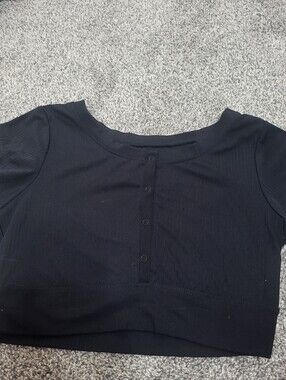 Arie Black Women's Button-Front Crop Top